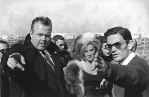 Immagine: Orson Welles e Pier Paolo Pasolini fotografati da Mario Dondero (Il Martino - ilmartino.it - M'Art - Arte e Cultura -)