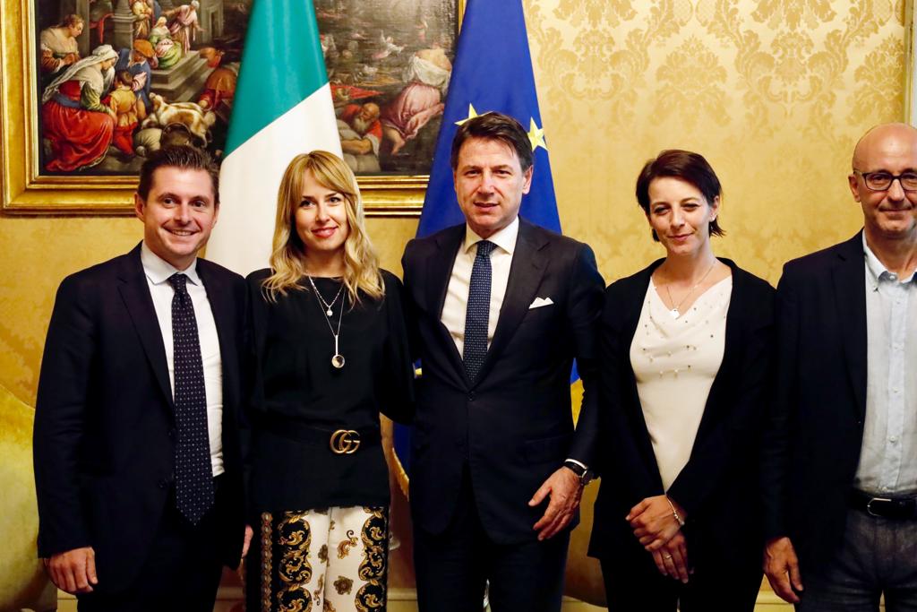 Sindaco Marco Fioravanti - On. Giorgia Latini, Rachele Silvestri e Roberto Cataldi - Presidente Giuseppe Conte (Il Martino - ilmartino.it -)