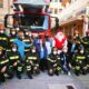 i Vigili del Fuoco accompagnano Babbo Natale in visita all'ospedale pediatrico di Ancona