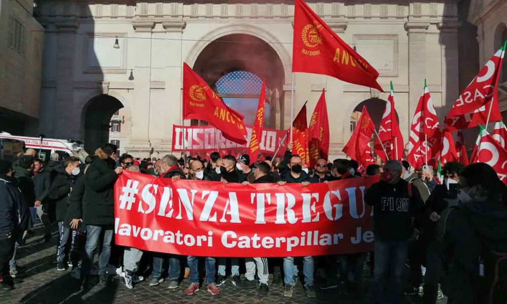 lavoratori della Caterpillar di Jesi a Roma per lo sciopero generale Cgil e Uil