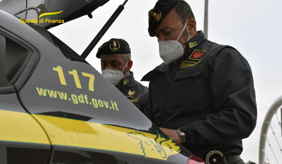 due distributori di carburante di Fano sanzionati dalla Guardia di Finanza GdF 117