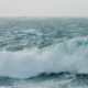 salvataggio in mare anziano soccorso a Pescara mare grosso onde alte
