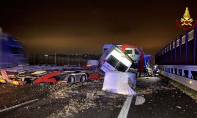 incidente stradale auotstrada a14 marotta due camion