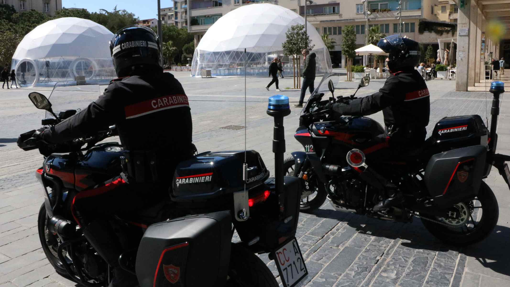 moto carabinieri piazza salotto pescara rapina via lago di capestrano arresti